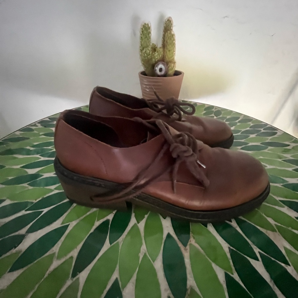 Guess Dark Brown Oxfords